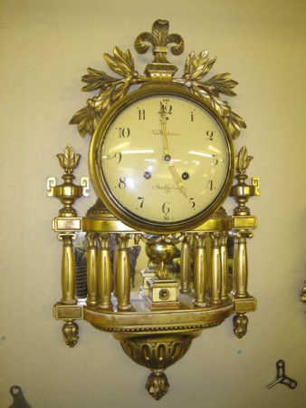 3615 - Hodiny pendlovky zlacene gustaviansky styl funkcni  V - 70 cm  - 4 900 kc